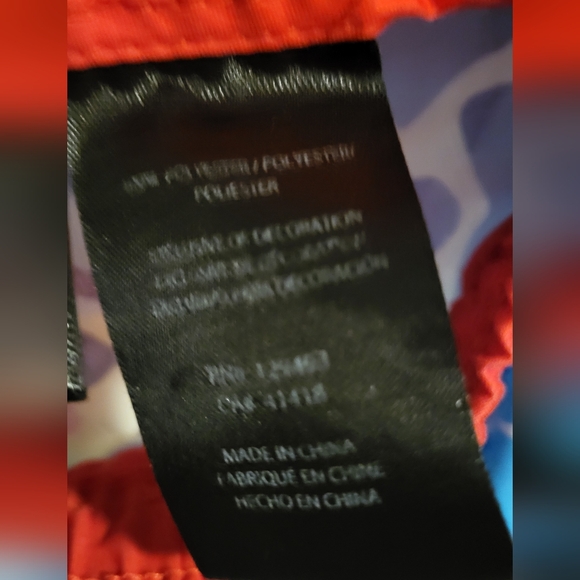 Deadpool swim trunks,with rubber ducks. Very cool, will get tons of compliments - Picture 5 of 6